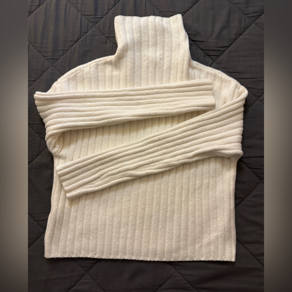 Chic Cream Ribbed Turtleneck Sweater - Picture 5 of 8